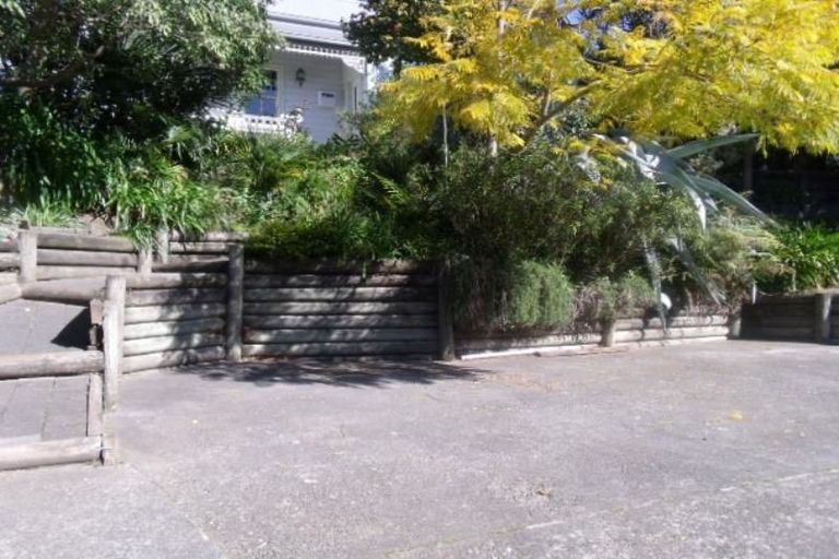 Photo of property in 17 Cameron Road, Bluff Hill, Napier, 4110