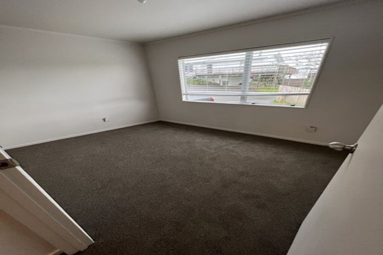 Photo of property in 38 Lilburn Crescent, Massey, Auckland, 0614