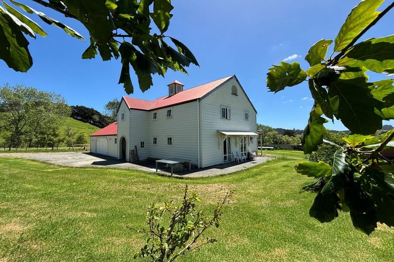 Photo of property in 54 Whakapirau Road, Maungaturoto, 0583