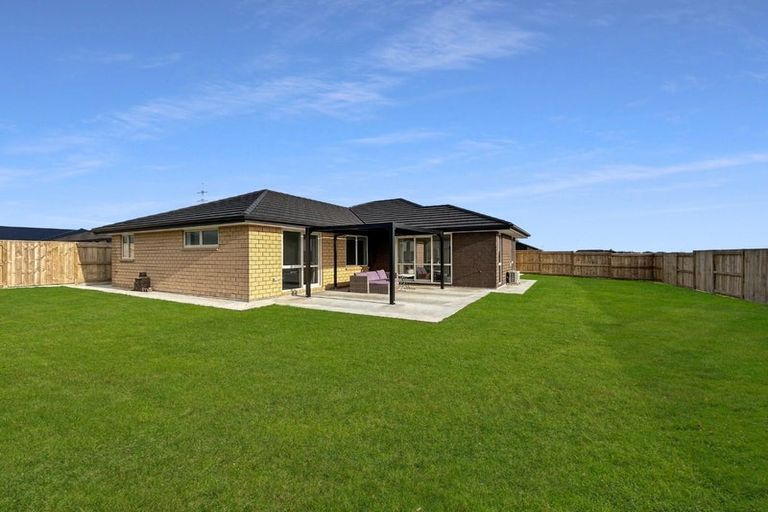 Photo of property in 74 Atlantic Drive, Fitzherbert, Palmerston North, 4410