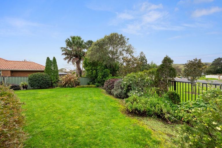 Photo of property in 6 Cabeleigh Drive, Helensville, 0800