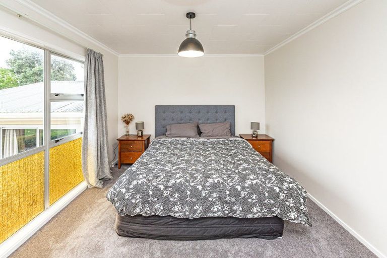 Photo of property in 35 Weraroa Road, Waverley, 4510