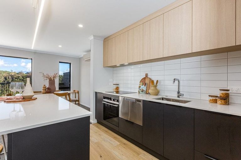 Photo of property in 32 Oakum Road, Whitby, Porirua, 5024