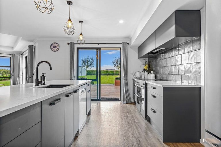 Photo of property in 28 Landsborough Drive, Darfield, 7571