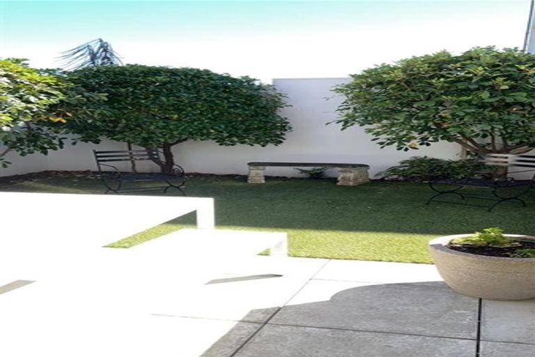 Photo of property in 76 Brougham Street, Mount Victoria, Wellington, 6011