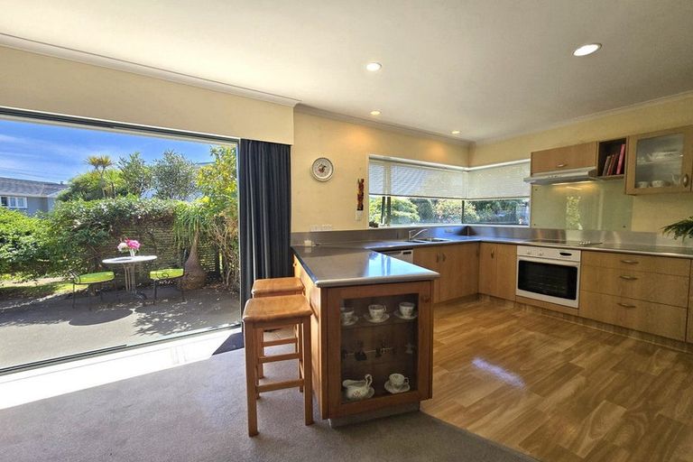 Photo of property in 29f Baring Terrace, Strandon, New Plymouth, 4312