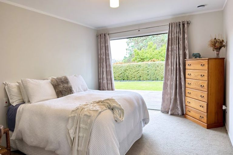 Photo of property in 16 Onetaunga Road, Chatswood, Auckland, 0626