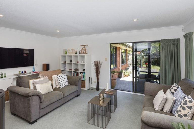 Photo of property in 6 Berkshire Drive, Avonhead, Christchurch, 8042