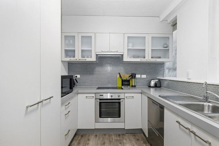 Photo of property in Greenmantle Flats, 88a Salamanca Road, Kelburn, Wellington, 6012