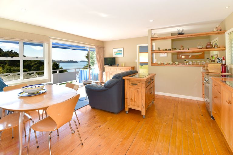 Photo of property in 11 Opahi Bay Road, Mahurangi West, Warkworth, 0983