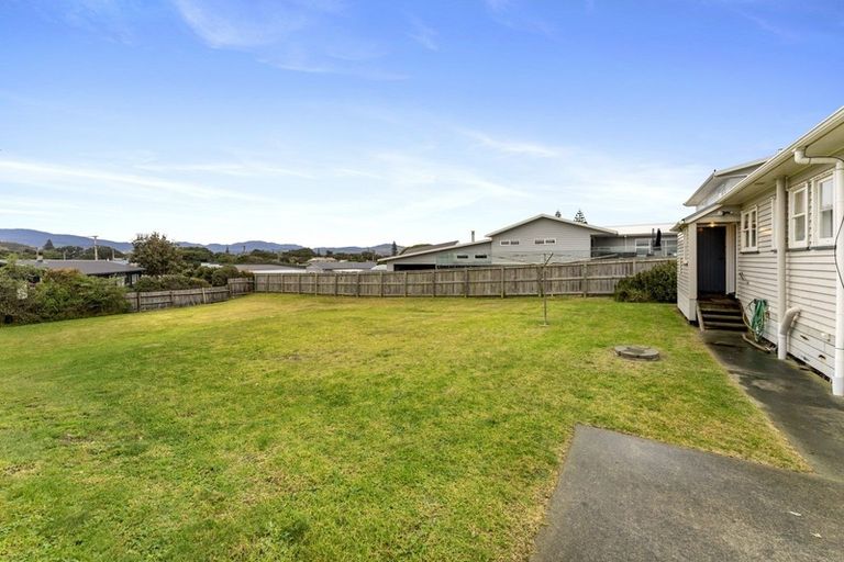Photo of property in 38 Marine Parade, Otaki Beach, Otaki, 5512