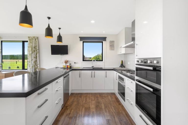 Photo of property in 24 Whitcombe Place, Darfield, 7571