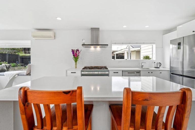 Photo of property in 31 Centreway Road, Orewa, 0931