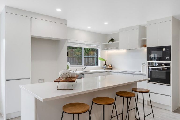 Photo of property in 66 Golfland Drive, Golflands, Auckland, 2013