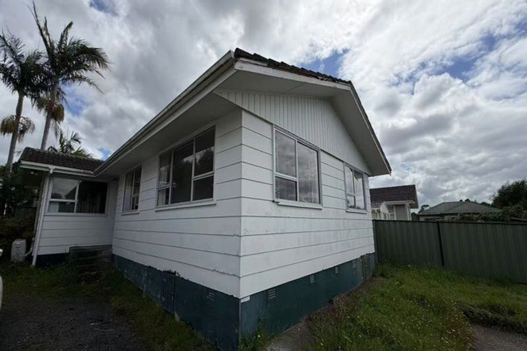 Photo of property in 26 Sunline Avenue, Massey, Auckland, 0614