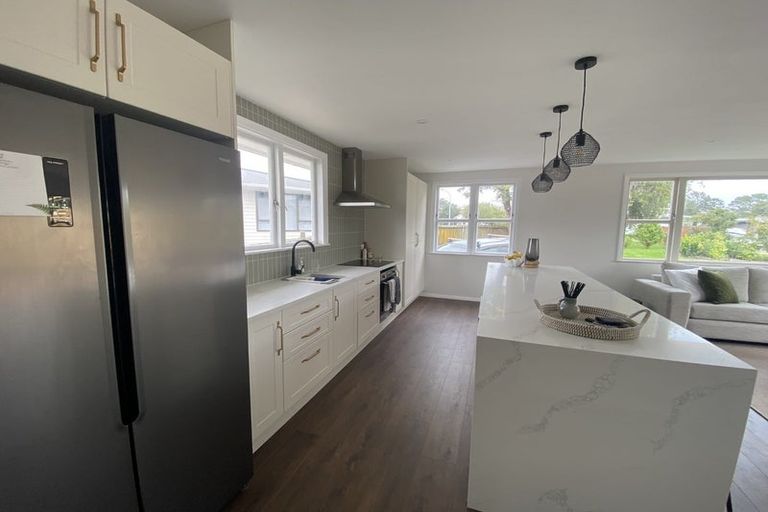 Photo of property in 31 Crocombe Crescent, Beach Haven, Auckland, 0626
