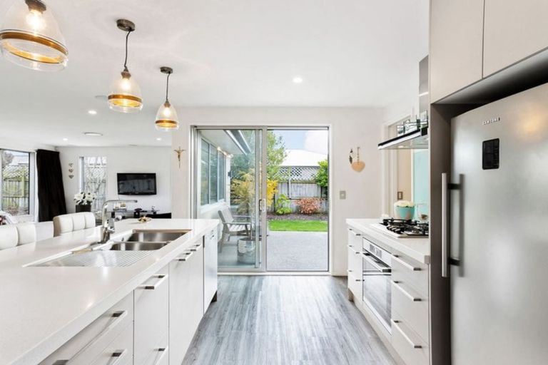 Photo of property in 48 Blue Gum Place, New Brighton, Christchurch, 8083