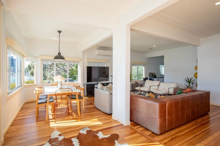 Photo of property in Wallis Street, Raglan, 3225