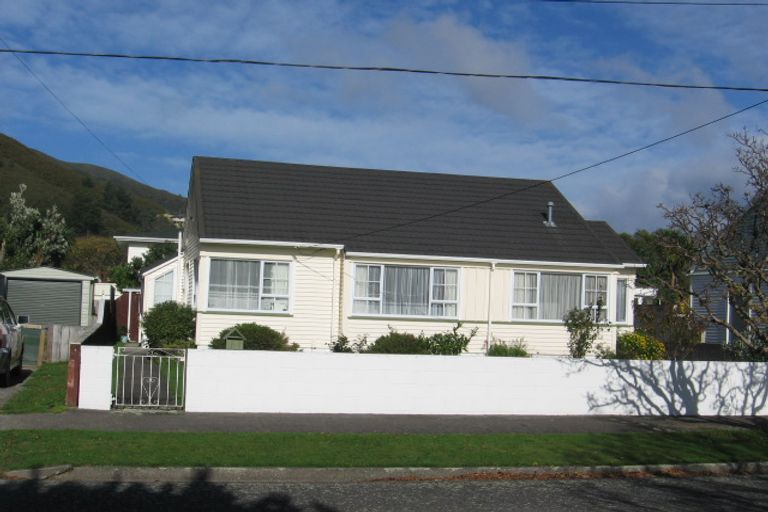 Photo of property in 24 Rumgay Street, Fairfield, Lower Hutt, 5011