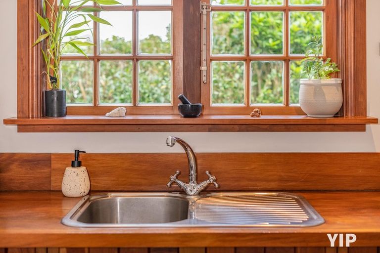 Photo of property in 20a Chapman Street, Newlands, Wellington, 6037