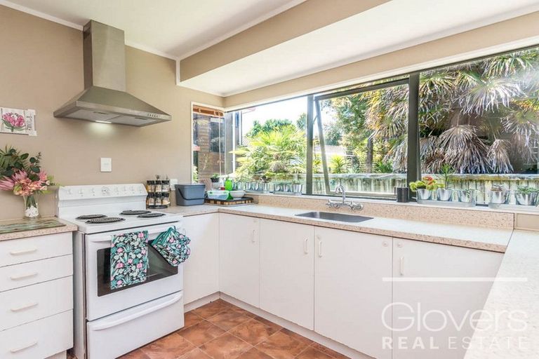 Photo of property in 31b Avonleigh Road, Green Bay, Auckland, 0604