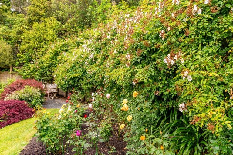 Photo of property in 39 Blue Mountains Road, Silverstream, Upper Hutt, 5019