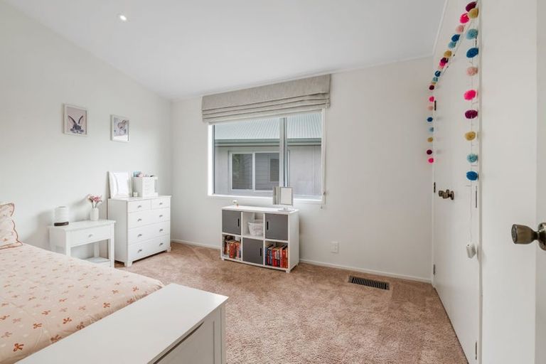 Photo of property in 7 William Bayes Place, Red Beach, 0932