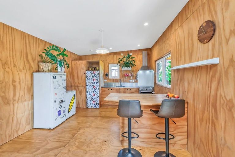 Photo of property in 5 Cross Street, Coalgate, 7673