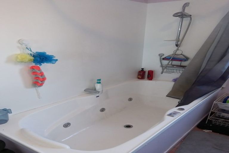 Photo of property in 101 Hillcrest Drive, Kelvin Grove, Palmerston North, 4414