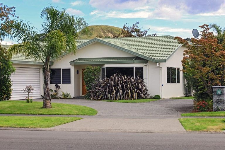 Photo of property in 8 Brompton Drive, Taradale, Napier, 4112