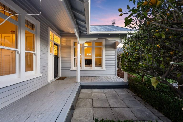 Photo of property in 216 Springfield Road, St Albans, Christchurch, 8014