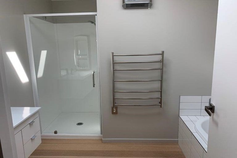 Photo of property in 2 Kahu Close, Wanaka, 9305