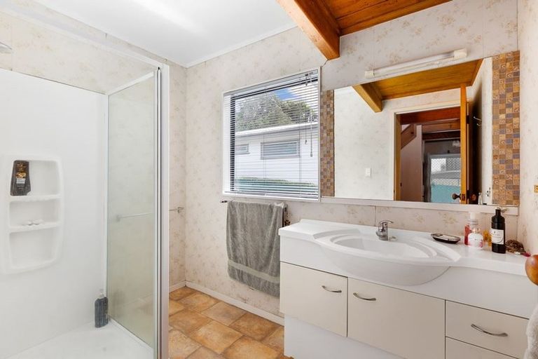 Photo of property in 28 Maori Hut Road, Red Beach, 0932