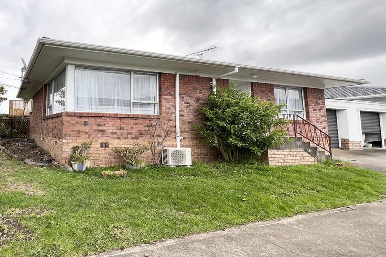 Photo of property in 1/214 Sunnynook Road, Totara Vale, Auckland, 0627