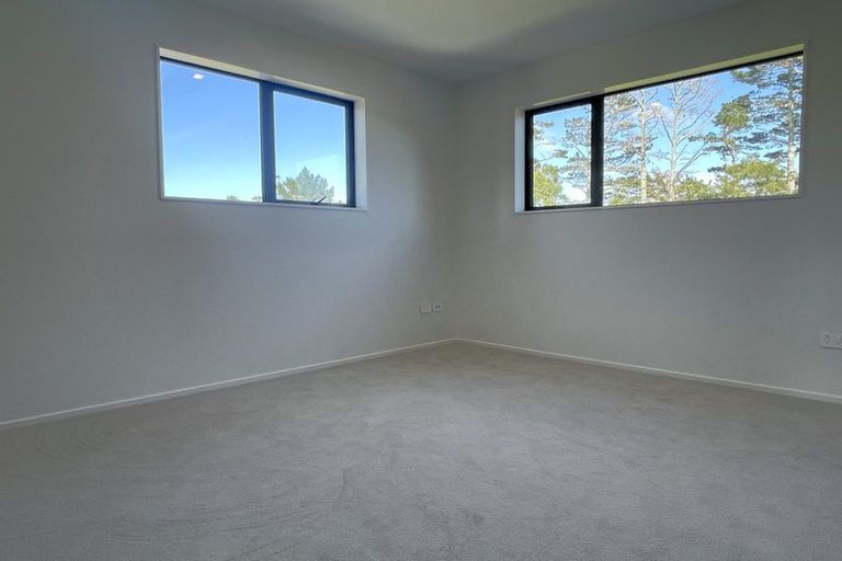 Photo of property in 84 Station Road, Kumeu, 0891