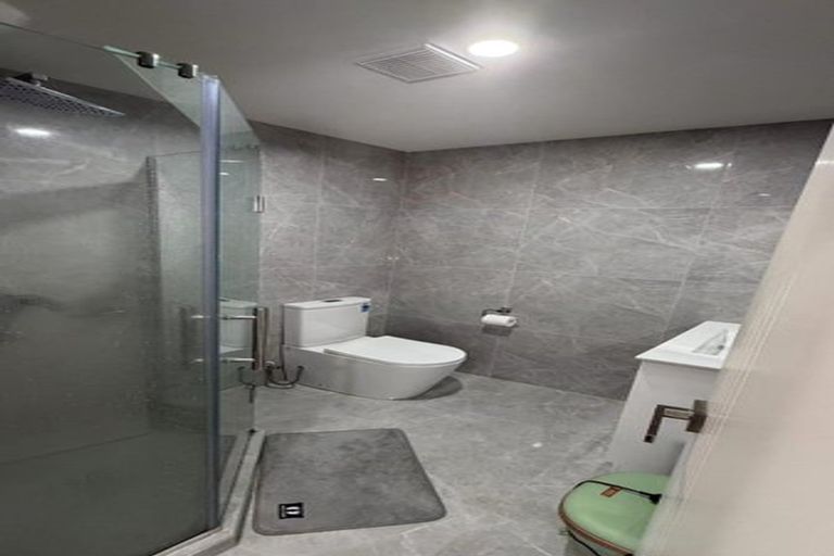 Photo of property in 89a Cascades Road, Pakuranga Heights, Auckland, 2010