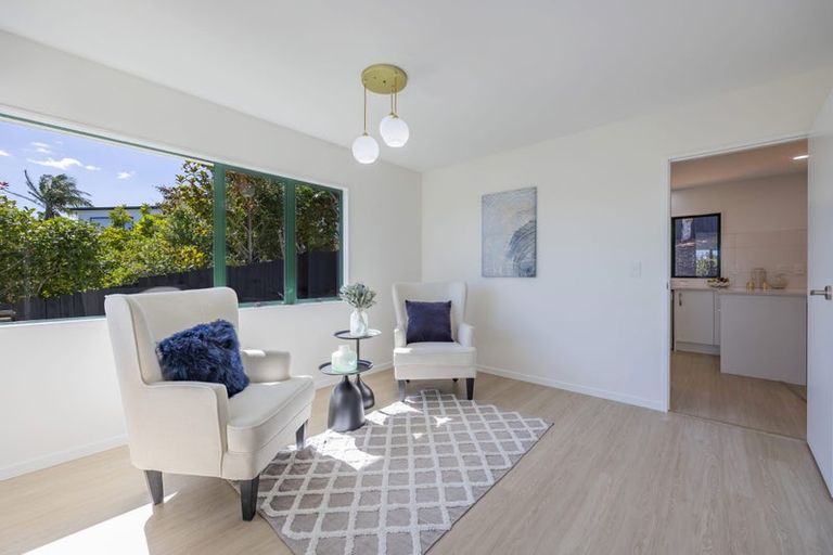 Photo of property in 16 Taroka Close, Pinehill, Auckland, 0632