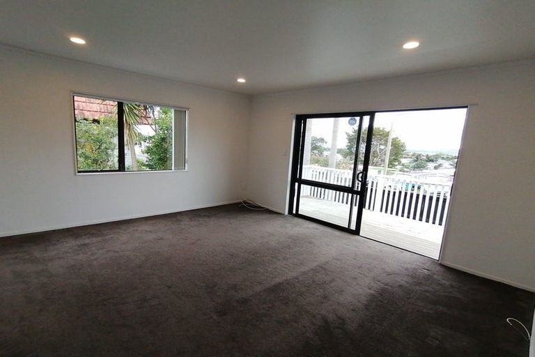 Photo of property in 1/111 Lincoln Park Avenue, Massey, Auckland, 0614