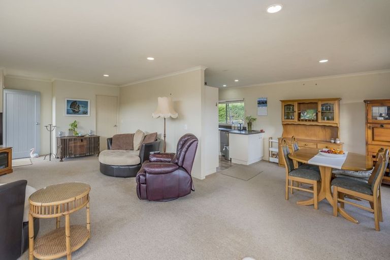 Photo of property in 37a Waikawa Beach Road, Manakau, Levin, 5573