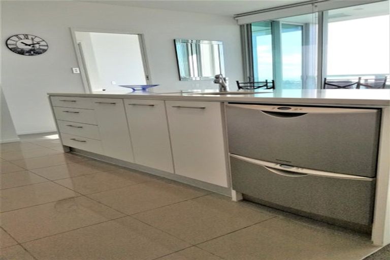 Photo of property in Sentinel Apartments, 1102/3 Northcroft Street, Takapuna, Auckland, 0622