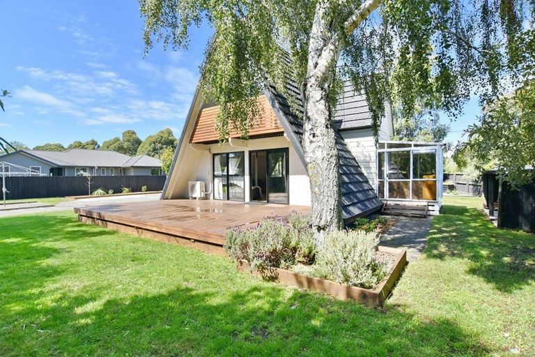 Photo of property in 33 Heyders Road, Spencerville, Christchurch, 8083