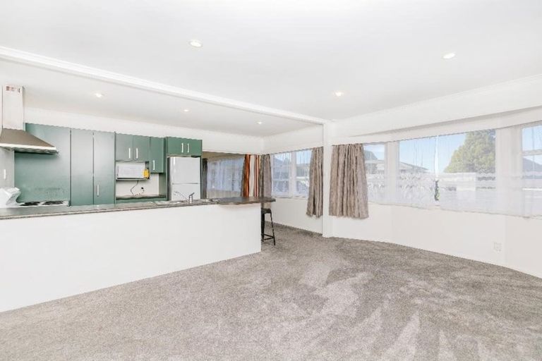 Photo of property in 1/510 East Coast Road, Windsor Park, Auckland, 0630