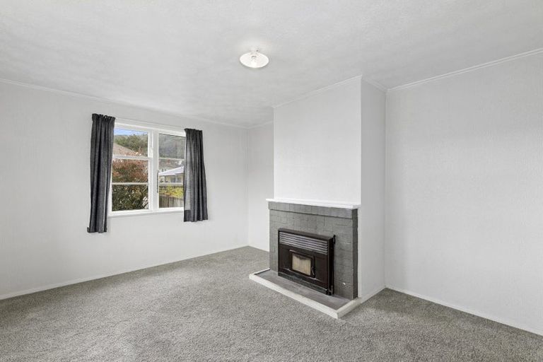 Photo of property in 8 Hughes Crescent, Taita, Lower Hutt, 5011