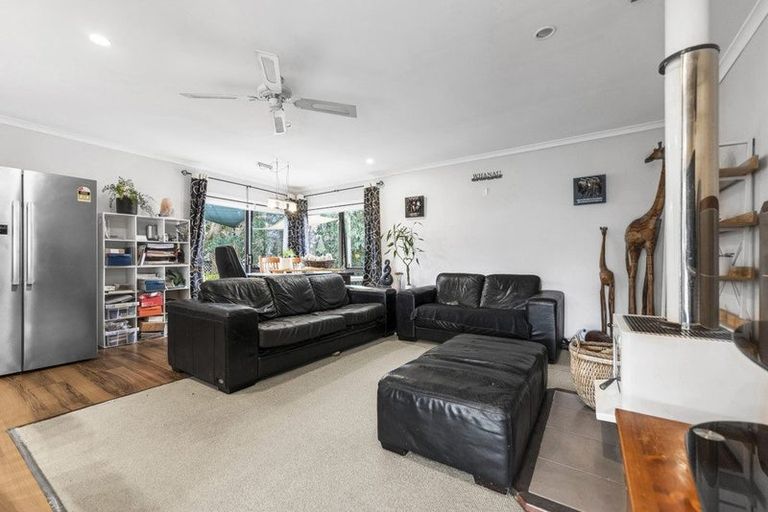 Photo of property in 18 Denver Avenue, Sunnyvale, Auckland, 0612