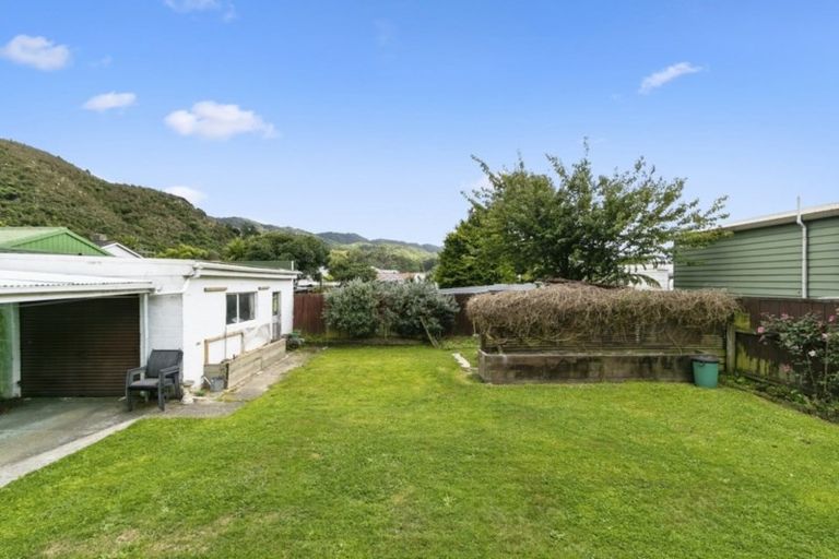 Photo of property in 14 Parenga Street, Wainuiomata, Lower Hutt, 5014