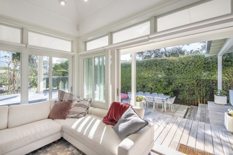 Photo of property in 4 Bath Street, Devonport, Auckland, 0624