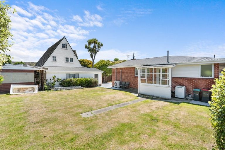 Photo of property in 17 Harrowdale Drive, Avonhead, Christchurch, 8042
