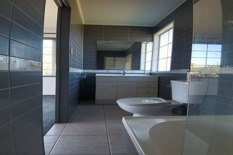 Photo of property in 31 Lyren Place, Half Moon Bay, Auckland, 2012