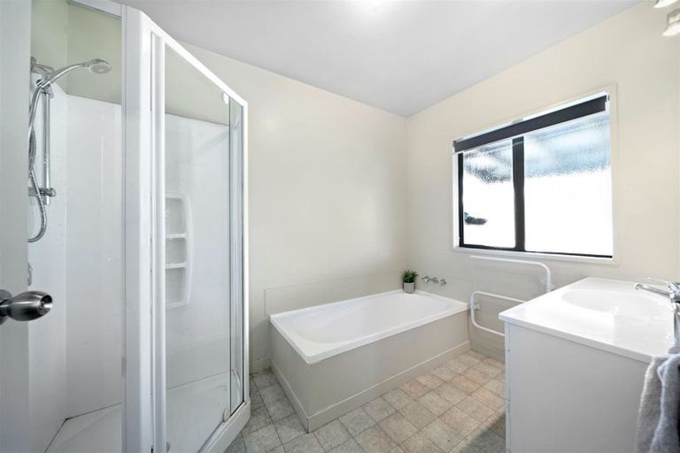 Photo of property in 24 Frye Crescent, Albert Town, Wanaka, 9305