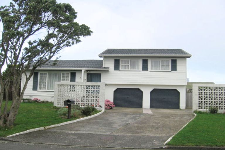 Photo of property in 23 Cheyne Walk, Newlands, Wellington, 6037